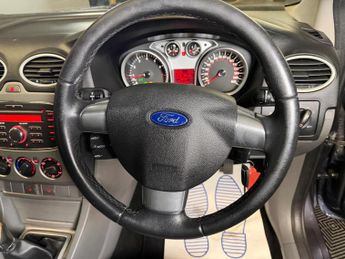 Ford Focus 1.6 Zetec 5dr