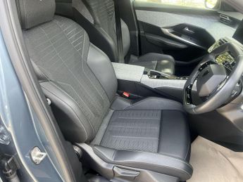 Peugeot 3008 1.2 GT SUV 5dr Petrol Hybrid e-DSC6 Euro 6 (s/s) (136 ps)