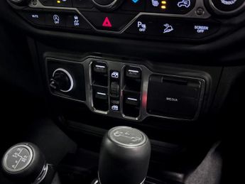 Jeep Wrangler (685) Overland 2.2 MultiJet II 200hp 4x4 Auto8