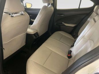 Lexus UX 2.0 250h F Sport Design SUV 5dr Petrol Hybrid E-CVT Euro 6 (s/s)