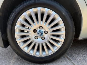 Ford Focus 1.6 Titanium 5dr