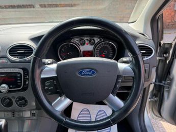 Ford Focus 1.6 Titanium 5dr