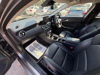 Mercedes-Benz A Class 2.1 A200d Sport (Premium) 7G-DCT Euro 6 (s/s) 5dr