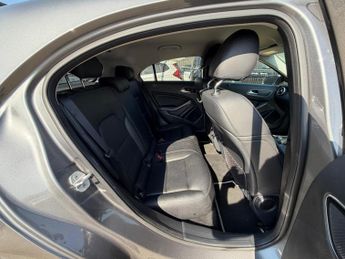 Mercedes-Benz A Class 2.1 A200d Sport (Premium) 7G-DCT Euro 6 (s/s) 5dr