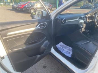MG MG ZS 1.0 T-GDI Exclusive Auto Euro 6 5dr
