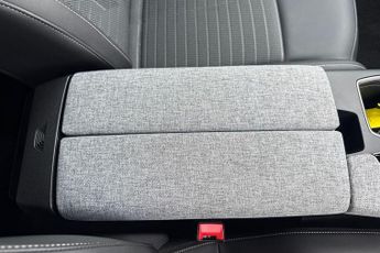 Peugeot E-5008 73kWh Allure Auto 5dr