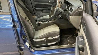 Ford Focus 1.6 Zetec 5dr