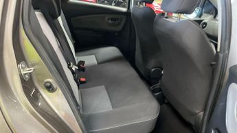 Toyota Yaris 1.5 VVT-h Icon Tech E-CVT Euro 6 (s/s) 5dr