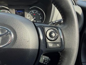 Toyota Yaris 1.5 VVT-h Icon Tech E-CVT Euro 6 (s/s) 5dr