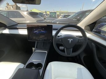 Tesla Model Y PERFORMANCE AWD