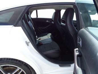Mercedes-Benz CLA 1.6 CLA200 AMG Line Edition Shooting Brake 7G-DCT Euro 6 (s/s) 5