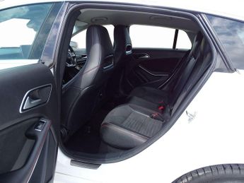 Mercedes-Benz CLA 1.6 CLA200 AMG Line Edition Shooting Brake 7G-DCT Euro 6 (s/s) 5