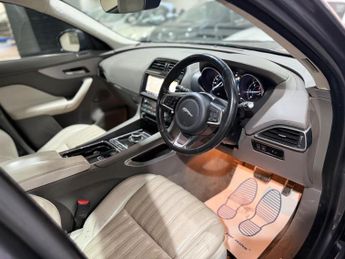 Jaguar F-PACE 2.0 D180 Portfolio Auto AWD Euro 6 (s/s) 5dr