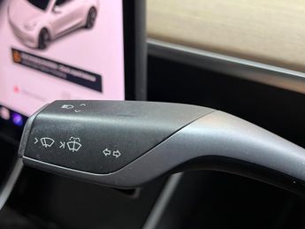 Tesla Model 3 Standard Range Plus Auto RWD 4dr