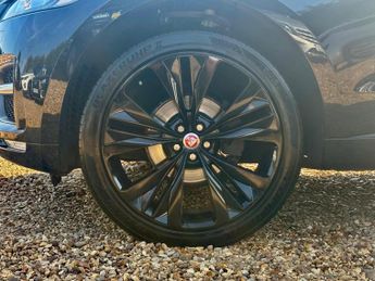 Jaguar F-PACE 2.0 D180 R-Sport Auto AWD Euro 6 (s/s) 5dr