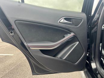 Mercedes-Benz GLA 2.1 GLA200d AMG Line 7G-DCT Euro 6 (s/s) 5dr