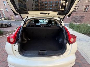 Nissan Juke 1.6 Acenta Premium Euro 5 (s/s) 5dr