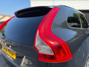 Volvo XC60 2.4 D5 R-Design Lux Nav SUV 5dr Diesel Geartronic AWD Euro 5 (21