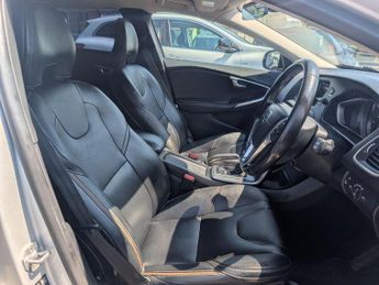 Volvo V40 Cross Country 2.0 D2 Lux Auto Euro 6 (s/s) 5dr