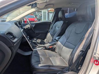 Volvo V40 Cross Country 2.0 D2 Lux Auto Euro 6 (s/s) 5dr