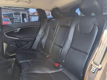 Volvo V40 Cross Country 2.0 D2 Lux Auto Euro 6 (s/s) 5dr