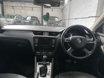 Skoda Octavia 1.6 TDI Elegance DSG Euro 5 (s/s) 5dr