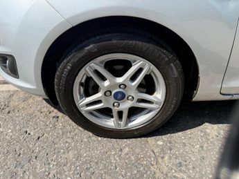 Ford Fiesta 1.0T EcoBoost Zetec Euro 5 (s/s) 5dr