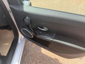 Renault Clio 1.2 Dynamique TomTom Euro 5 5dr