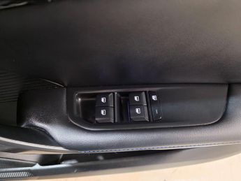 MG MG4 64kWh SE Long Range Auto 5dr