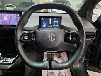 MG MG4 64kWh SE Long Range Auto 5dr