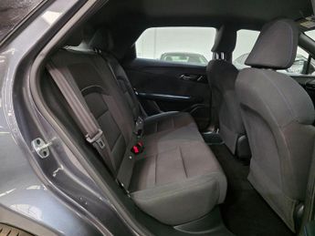 MG MG4 64kWh SE Long Range Auto 5dr