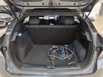 MG MG4 64kWh SE Long Range Auto 5dr