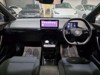 MG MG4 64kWh SE Long Range Auto 5dr