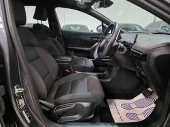 MG MG4 64kWh SE Long Range Auto 5dr