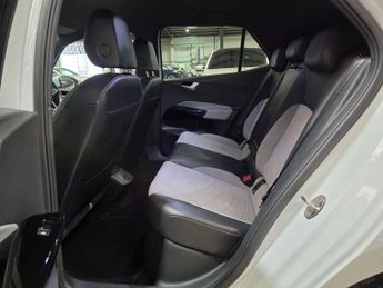 Volkswagen ID.3 Pure Performance 45kWh Style Auto 5dr