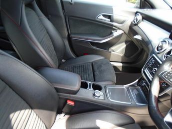Mercedes-Benz CLA 1.6 CLA180 AMG Line Edition Shooting Brake 7G-DCT Euro 6 (s/s) 5
