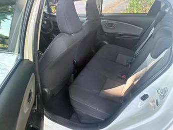 Toyota Yaris 1.5 VVT-h Icon Tech E-CVT Euro 6 (s/s) 5dr