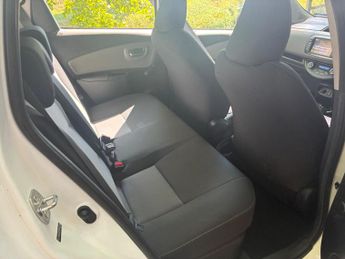 Toyota Yaris 1.5 VVT-h Icon Tech E-CVT Euro 6 (s/s) 5dr