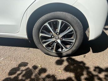 Toyota Yaris 1.5 VVT-h Icon Tech E-CVT Euro 6 (s/s) 5dr