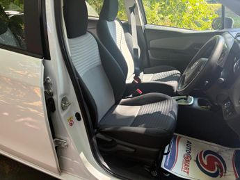 Toyota Yaris 1.5 VVT-h Icon Tech E-CVT Euro 6 (s/s) 5dr