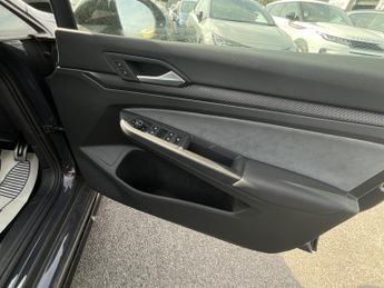 Volkswagen Golf R-LINE ETSI S-A