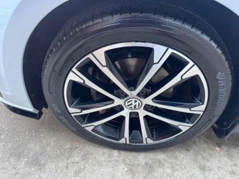 Volkswagen Golf 2.0 TDI R-Line DSG Euro 6 (s/s) 5dr