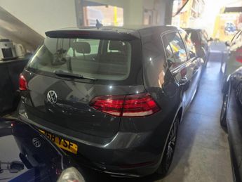 Volkswagen Golf TDi 1.6 TDI SE Nav Euro 6 (s/s) 5dr