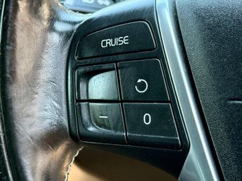 Volvo XC60 2.4 D4 R-Design Lux Nav Auto AWD Euro 6 (s/s) 5dr