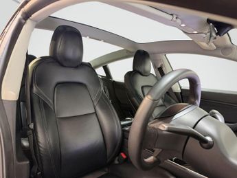 Tesla Model 3 Standard Range Plus Auto RWD 4dr