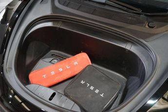 Tesla Model 3 Standard Range Plus Auto RWD 4dr