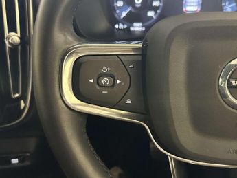 Volvo XC40 2.0 B5 MHEV R-Design Pro SUV 5dr Petrol Hybrid Auto AWD Euro 6 (