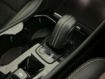 Volvo XC40 2.0 B5 MHEV R-Design Pro SUV 5dr Petrol Hybrid Auto AWD Euro 6 (