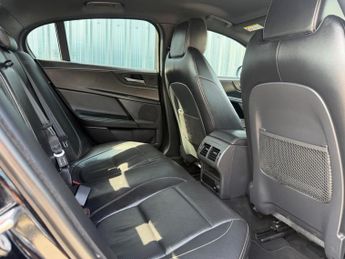 Jaguar XE 2.0d R-Sport Auto Euro 6 (s/s) 4dr