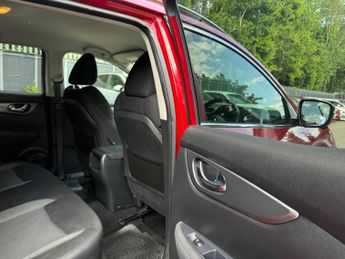 Nissan Qashqai 1.2 DIG-T N-Connecta XTRON Euro 6 (s/s) 5dr